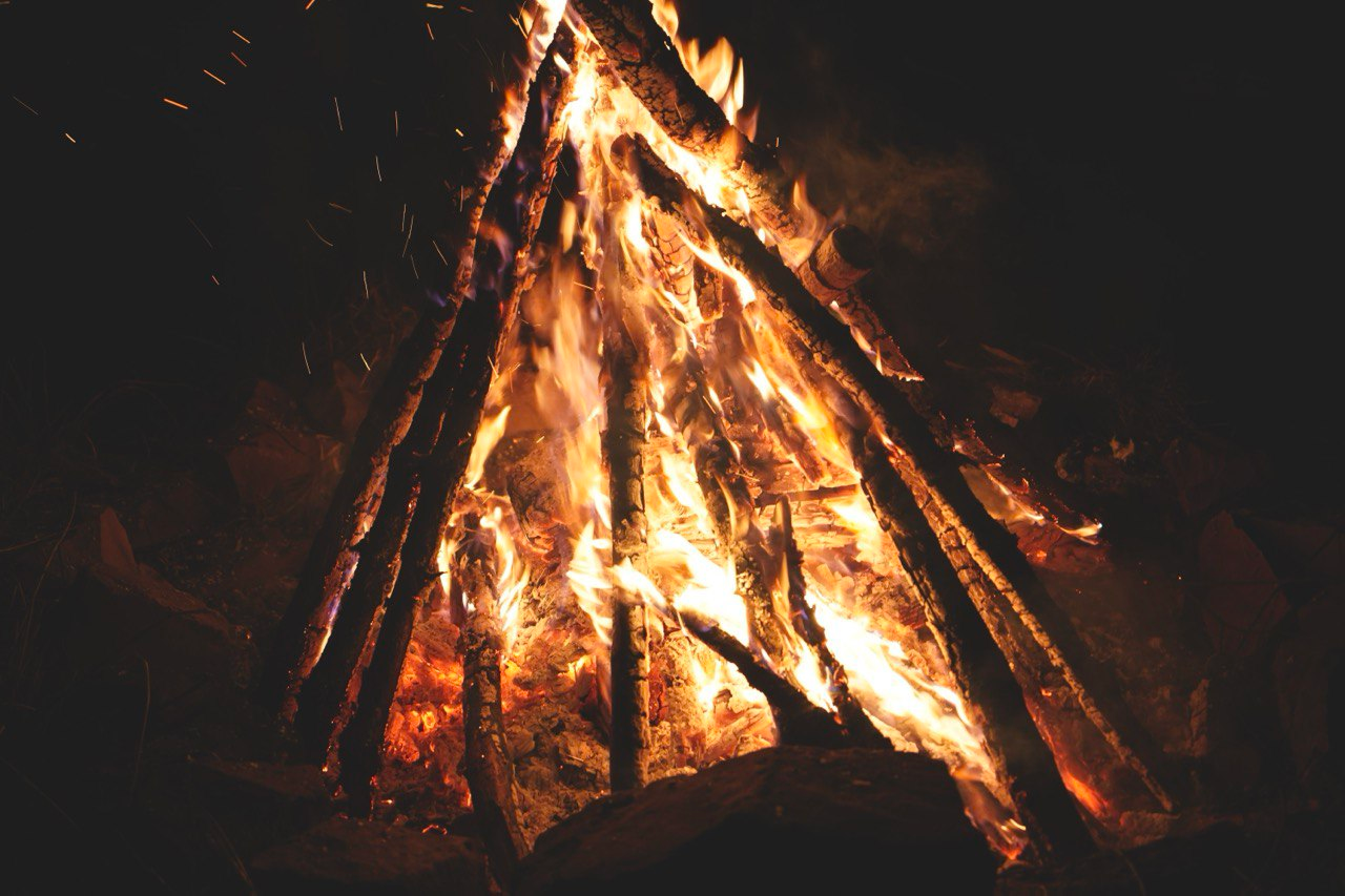 Feuer im Dunkeln